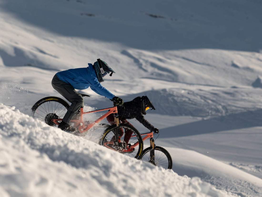 �nnepi nyitva tart�s 2025