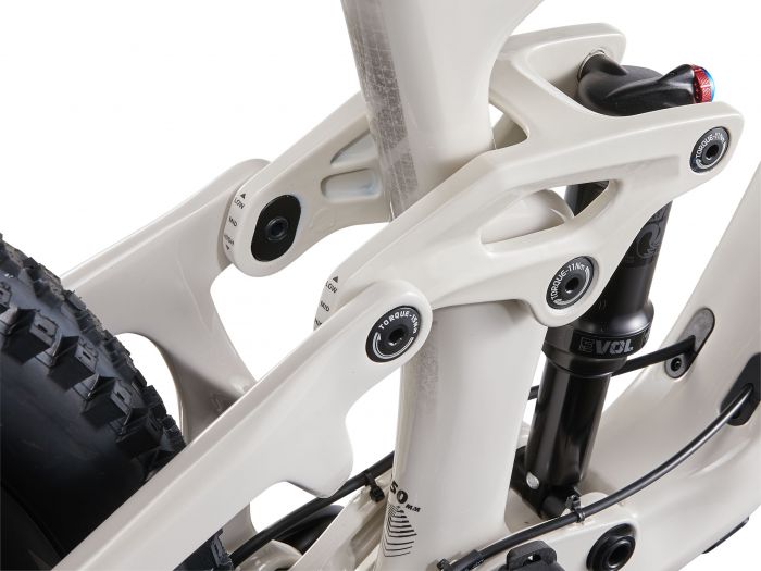 LIV INTRIGUE LT Advanced 2