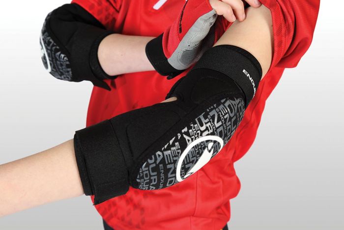 Endura SINGLETRACK YOUTH ELBOW PROTECTOR BLACK gyerek könyökvédő