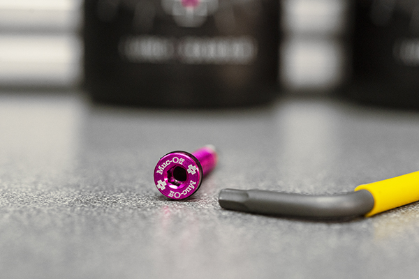 MUC-OFF TUBELESS SZELEP 44MM NARANCS