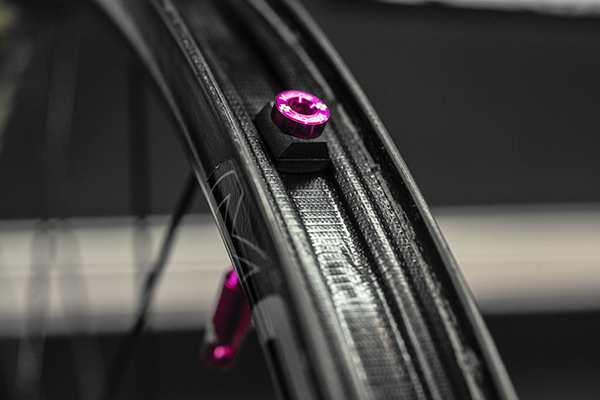 MUC-OFF TUBELESS SZELEP 44MM PINK